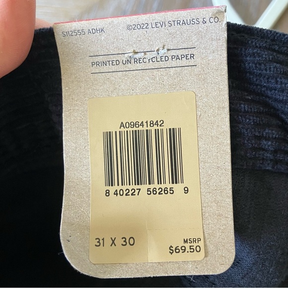 NWT Woman’s Levi's Low Pro Straight Leg Black Corduroy Pants (31 X 30) - Picture 9 of 10